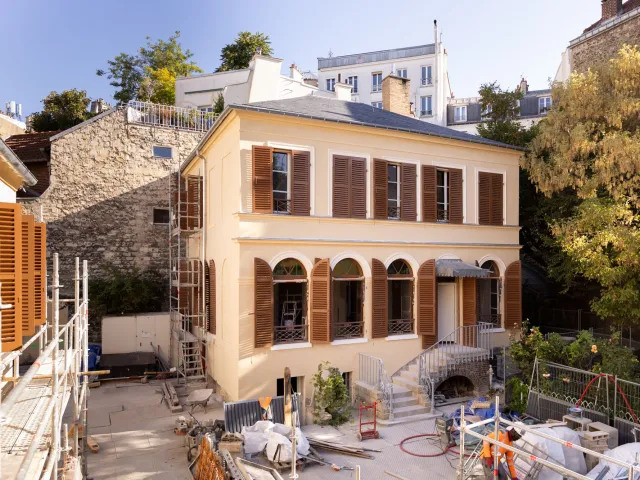 Façade du musée en travaux, septembre 2025